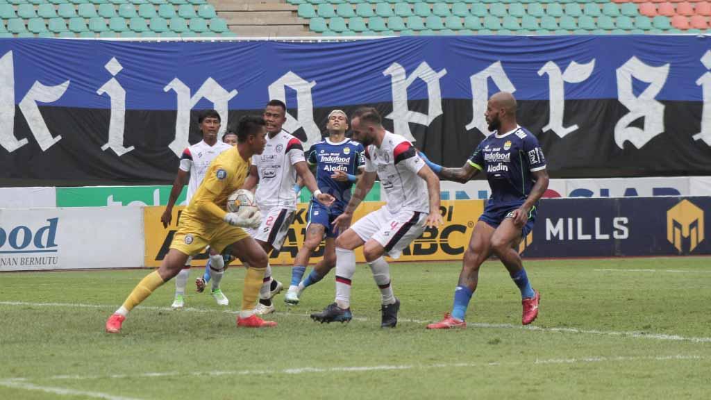 Pertandingan Persib Bandung vs Arema FC, pada pekan ke-26 Liga 1 2022-2023 di Stadion Pakansari, Bogor, Kamis (23/02/23).