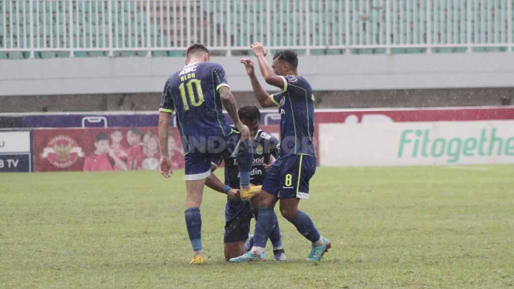 Pertandingan Persib Bandung vs Arema FC, pada pekan ke-26 Liga 1 2022-2023 di Stadion Pakansari, Bogor, Kamis (23/02/23). Copyright: Arif Rahman/INDOSPORT