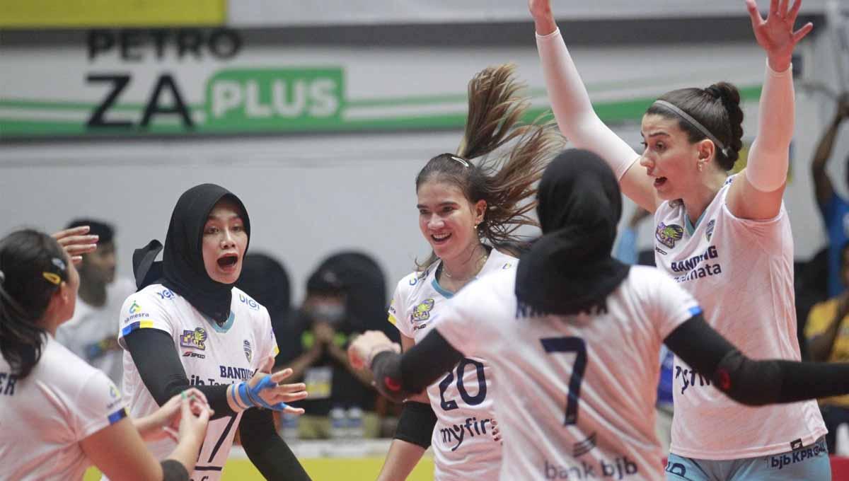 Bandung BJB Tandamata saat menghadapi Gresik Petrokimia Pupuk Indonesia, pada Final Four Proliga 2023 di GOR Tridharma, Gresik, Sabtu (25/02/23). (Foto: Dok. Proliga)