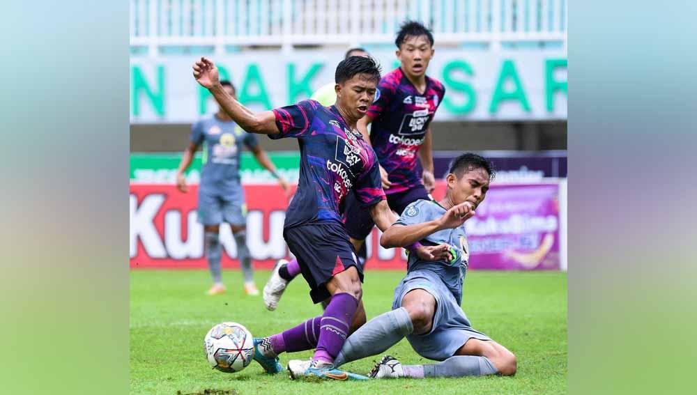Pertandingan pada BRI Liga 1 antara RANS Nusantara vs Persebaya Surabaya di Stadion Pakansari Bogor, Cibinong, Selasa (28/02/23). (Foto: Instagram@rans.nusantara)