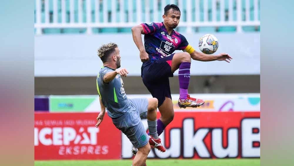 Pertandingan pada BRI Liga 1 antara RANS Nusantara vs Persebaya Surabaya di Stadion Pakansari Bogor, Cibinong, Selasa (28/02/23). (Foto: Instagram@rans.nusantara)
