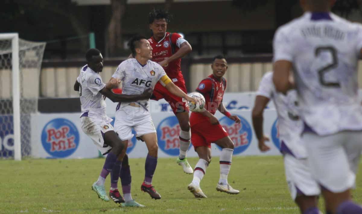Pertandingan Liga 1 pekan ke-27 antara Arema FC vs Persik Kediri di Stadion PTIK, Jakarta, Selasa (28/02/23).