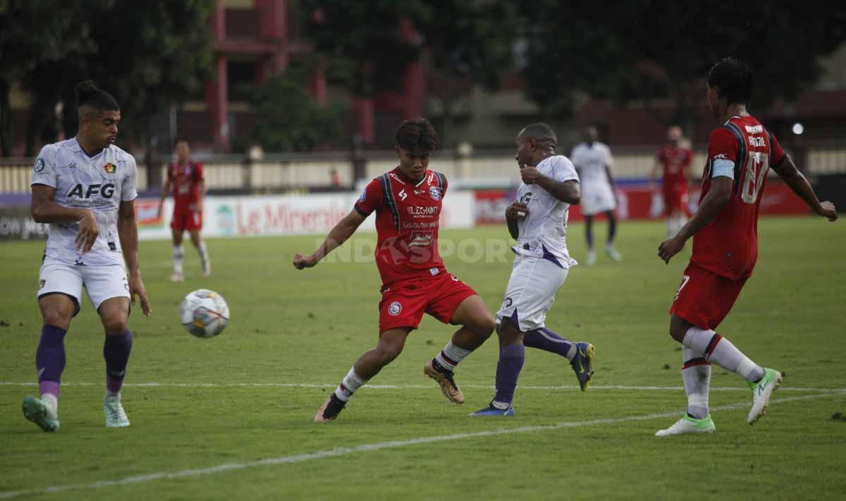 Pertandingan Liga 1 pekan ke-27 antara Arema FC vs Persik Kediri di Stadion PTIK, Jakarta, Selasa (28/02/23).