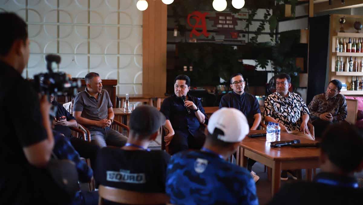 Ketua Umum PSSI, Erick Thohir saat menghadiri acara Sarasehan dengan Arema FC dan Aremania di Malang. (Foto: MO Arema FC) - INDOSPORT