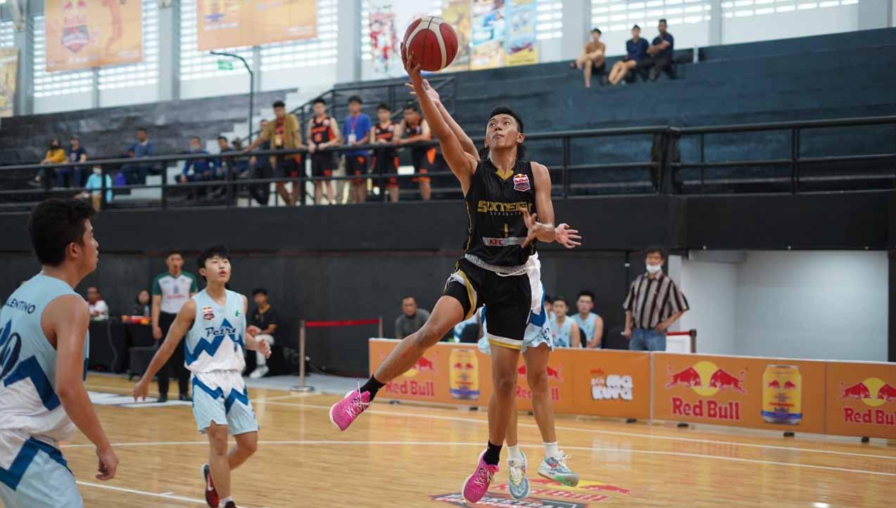 Turnamen bola basket antar SMA/Sederajat, Red Bull Basketball Championship 2023 seri Jawa Timur resmi bergulir mulai Sabtu (04/03/23) hingga Senin (06/03/23). - INDOSPORT