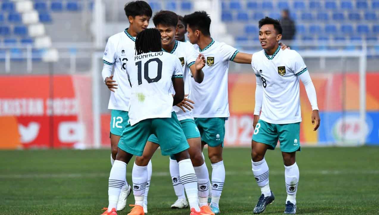 Selebrasi para pemain Timnas Indonesia U-20 saat melawan Suriah U-20 pada laga AFC U20 Asian Cup di Stadion Lokomotiv (Toshkent (Tashkent)), Sabtu (04/03/23). (Foto: PSSI) - INDOSPORT