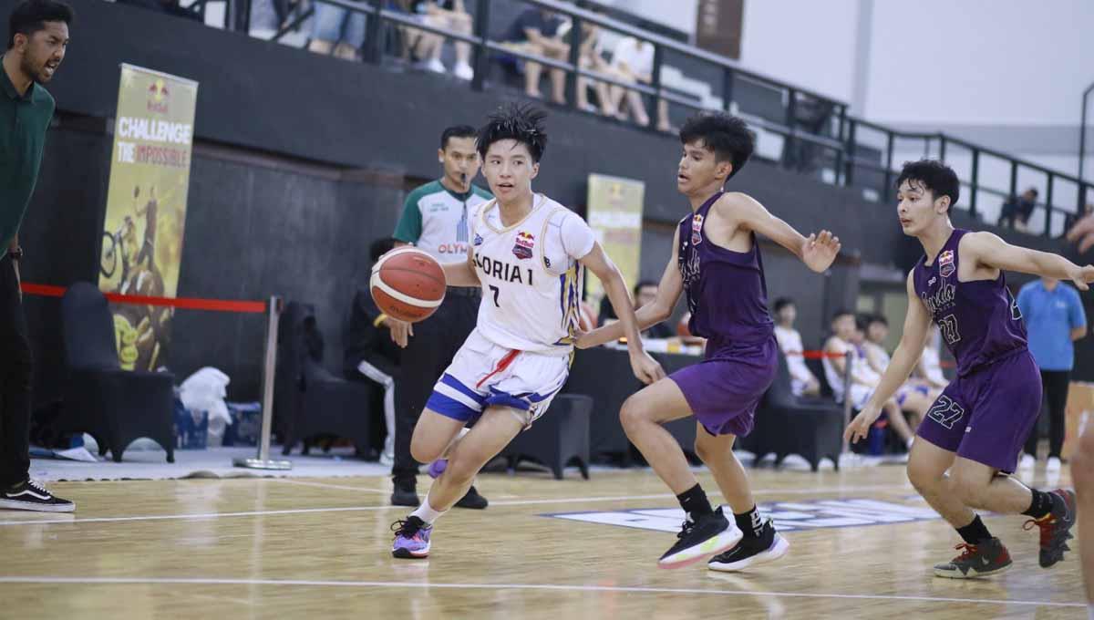 Pertandingan bola basket Red Bull Basketball Championship 2023 seri Jawa Timur pada hari kedua, Minggu (05/03/23) berjalan sengit sejak awal.