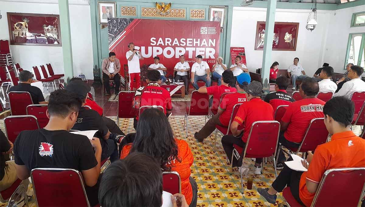 18 kelompok suporter yang ada di wilayah Jawa Tengah dan DIY menghadiri sarasehan bersama Presidium Nasional Suporter Sepak Bola Indonesia (PN-SSI) di Solo. - INDOSPORT