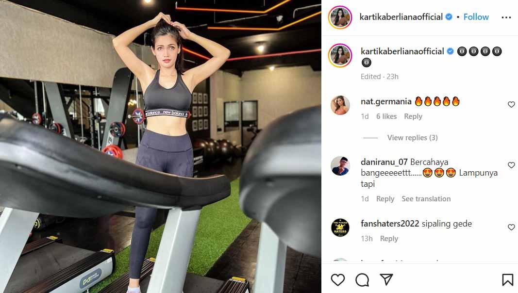 Artis Kartika Berliana saat workout di gym. (Foto: Instagram@kartikaberlianaofficial) Copyright: Instagram@kartikaberlianaofficial