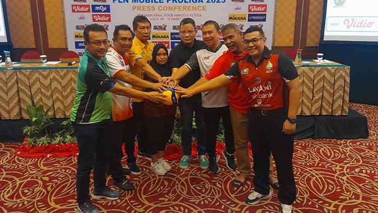 Peserta final four Proliga 2023 dalam jumpa pers jelang pertandingan di Solo, Rabu (08/03/23).
