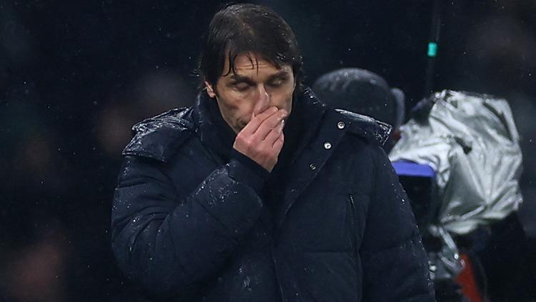 Ekspresi kecewa Antonio Conte pasca laga Tottenham Hotspur vs AC Milan (09/03/23). (Foto: Reuters/Paul Childs)