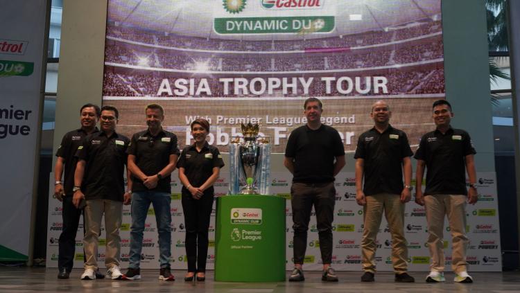 Legenda Timnas Inggris serta klub Liverpool, Robbie Fowler hadir menyapa para fans sepak bola Indonesia dalam acara Premier League Trophy Tour di Gandaria City Jakarta, Sabtu (11/03/2023). - INDOSPORT