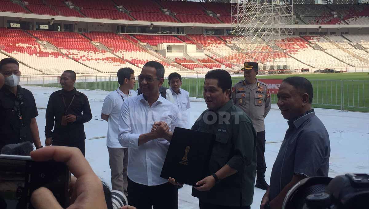 Erick Thohir dan Zainudin Amali saat memantau kondisi Stadion Geloga Bung Karno.