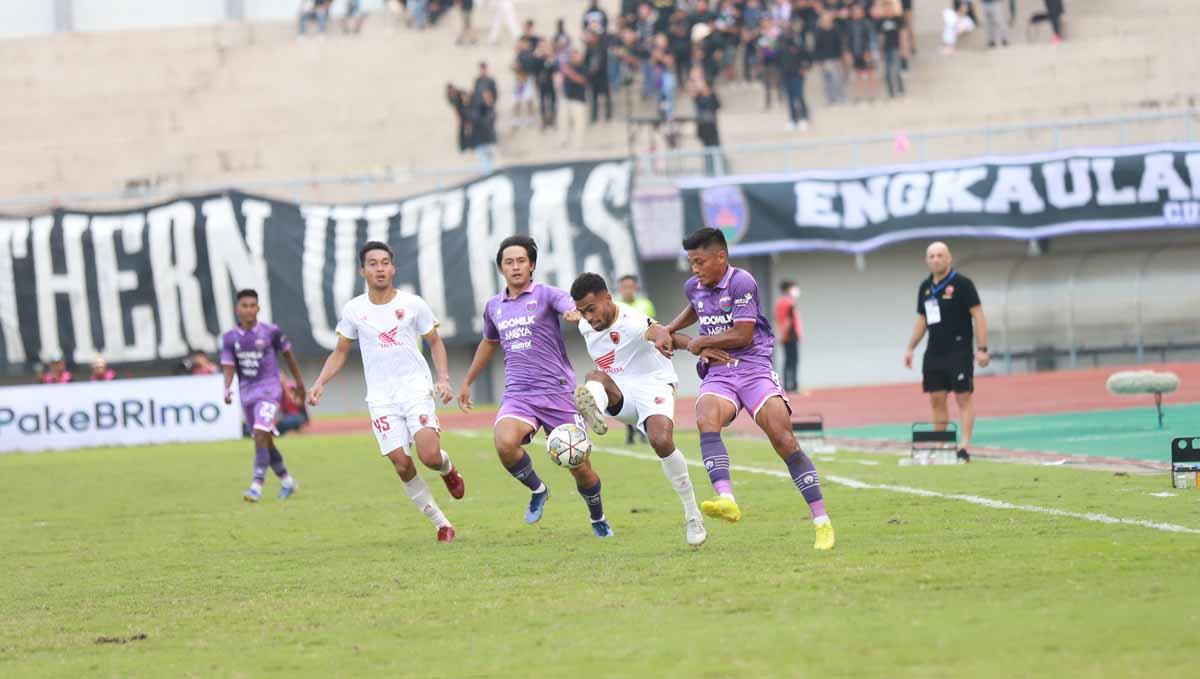Persita Tangerang bermain imbang 0-0 kontra PSM Makassar pada pekan keke-30 Liga 1 2022, Senin (13/03/23) di Indomilk Arena, Tangerang. (Foto: MO Persita Tangerang) - INDOSPORT