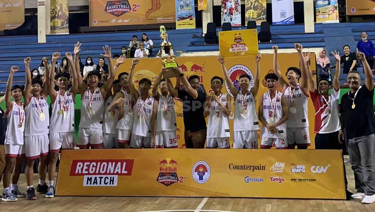 Turnamen bola basket Red Bull Basketball Championships 2023 seri Bali telah selesai digelar dan SMAN 1 Denpasar keluar sebagai juara. - INDOSPORT