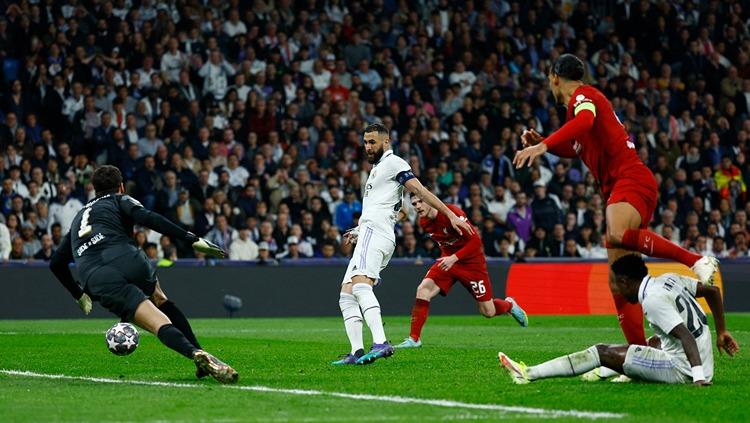 Proses gol Karim Benzema di laga Real Madrid vs Liverpool (16/03/23). (Foto: REUTERS/Susana Vera) - INDOSPORT