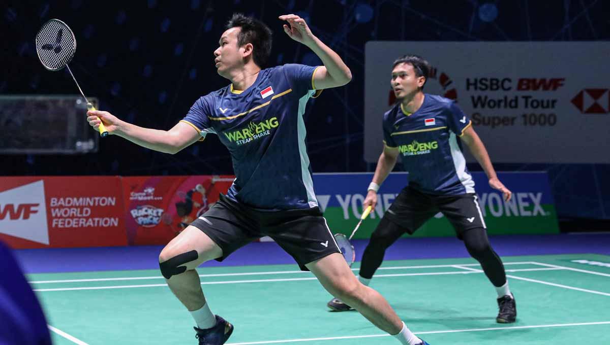 Hendra Setiawan kembali memukau penonton dan komentator lewat aksi ‘smash dunk’ di French Open 2023. (Foto: PBSI)
