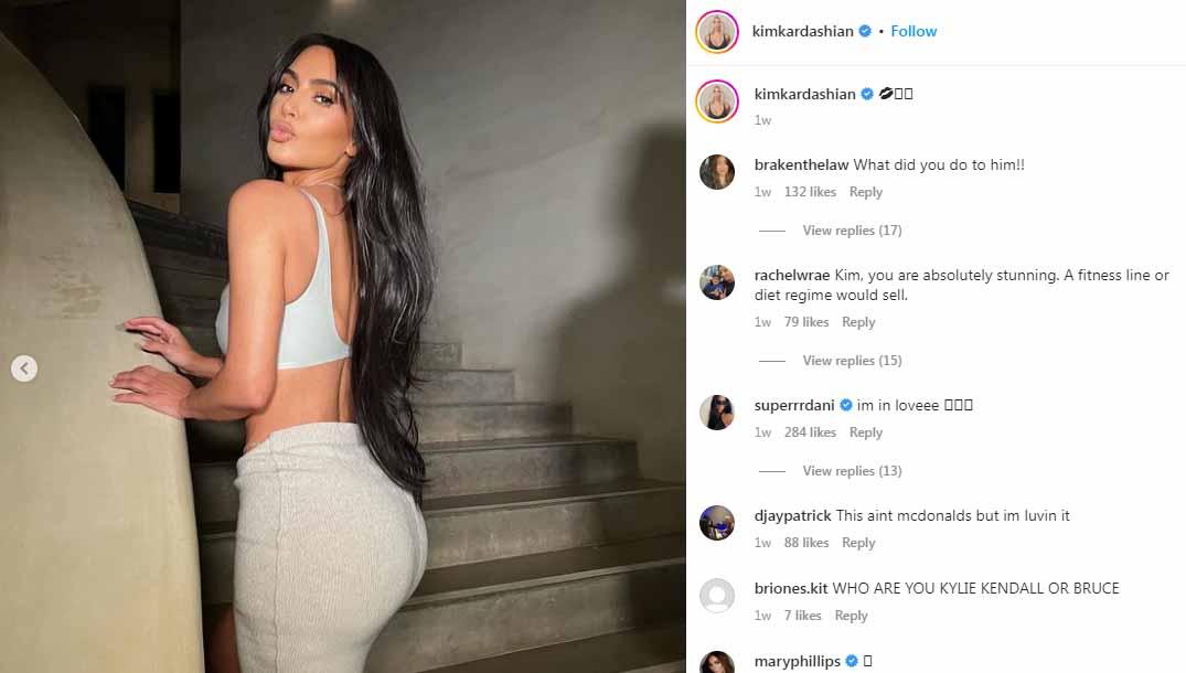 Selebriti dan pengusaha cantik Kim Kardashian jadi sorotan saat menonton langsung Arsenal vs Sporting CP di leg kedua Liga Europa, Jumat (17/03/23) pagi WIB.