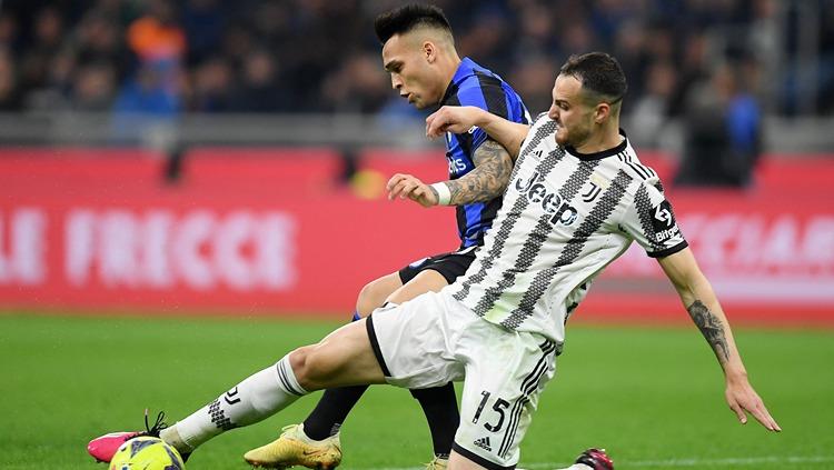 Pelatih Il Nerazzurri, Simone Inzaghi, menjadikan wasit sebagai kambing hitam dalam laga Liga Italia (Serie A) antara Inter vs Juventus. (Foto: REUTERS/Daniele Mascolo) - INDOSPORT