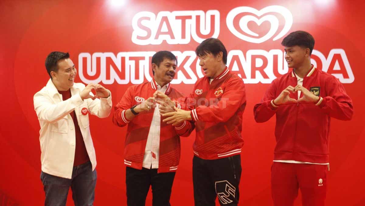 Acara Satu Hati untuk Garuda yang dihadiri pelatih Timnas Indonesia Shin Tae-yong, Dirtek PSSI Indra Sjafri dan pemain Hokky Caraka di Hotel Sultan, Senayan, Jakarta, Senin (20/03/23). Acara ini sebagai bentuk dukungan untuk Timnas Indonesia U-20.