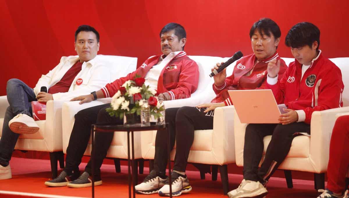 Acara Satu Hati untuk Garuda yang dihadiri pelatih Timnas Indonesia Shin Tae-yong, Dirtek PSSI Indra Sjafri dan pemain Hokky Caraka di Hotel Sultan, Senayan, Jakarta, Senin (20/03/23).Acara ini sebagai bentuk dukungan untuk Timnas Indonesia U-20 yang aka