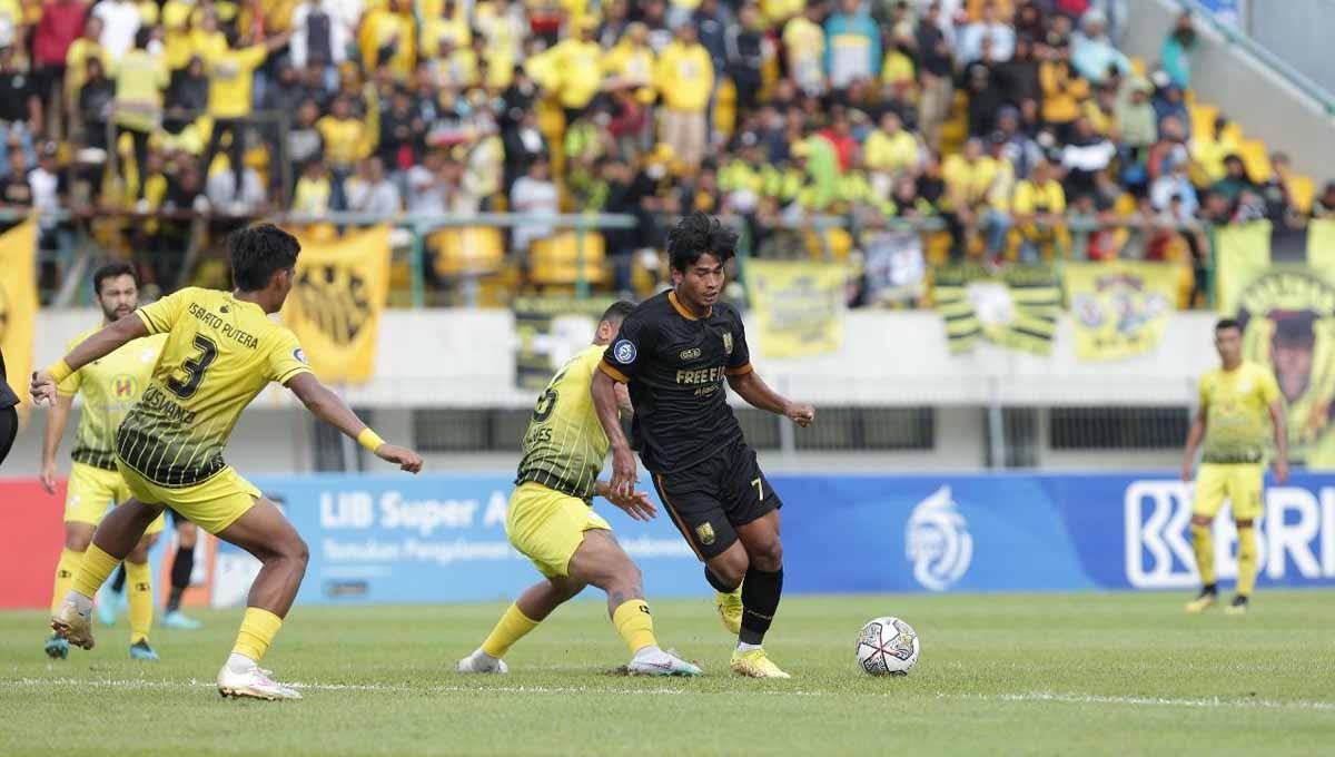 Pertandingan Liga 1 antara Barito Putera vs Persis Solo di Stadion Demang Lehman (Martapura), Selasa (21/03/23). (Foto: MO Persis Solo)