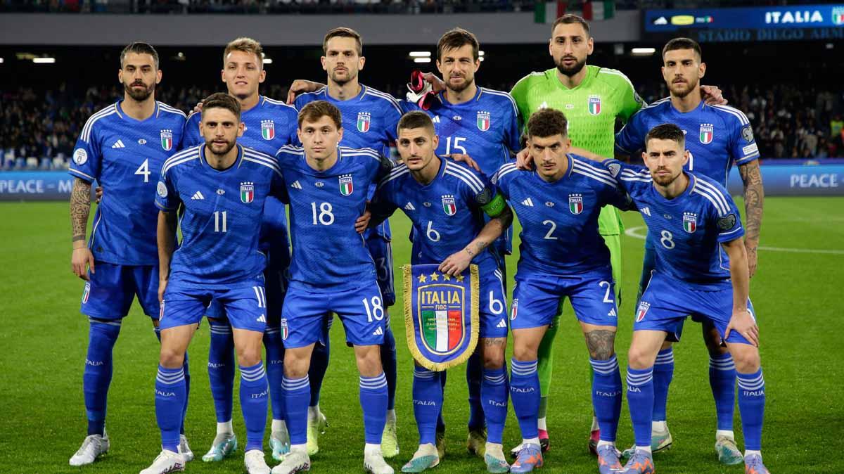 Skuat Italia saat melawan Inggris di Kualifikasi Euro 2024. (Foto: REUTERS/Ciro De Luca) - INDOSPORT