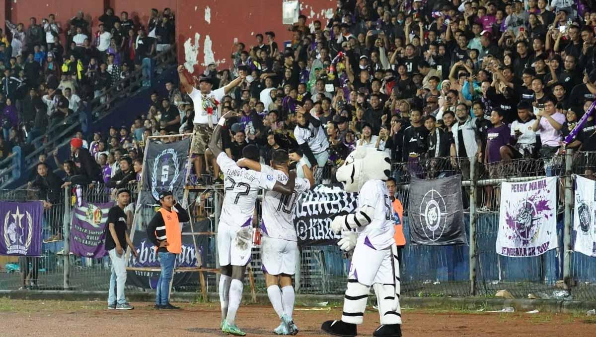 Pertandingan Liga 1 pekan ke-32 antara Persik Kediri vs Persita Tangerang di Lapangan Brawijaya (Kediri), Jumat (24/03/23). (Foto: MO Persik Kediri) - INDOSPORT