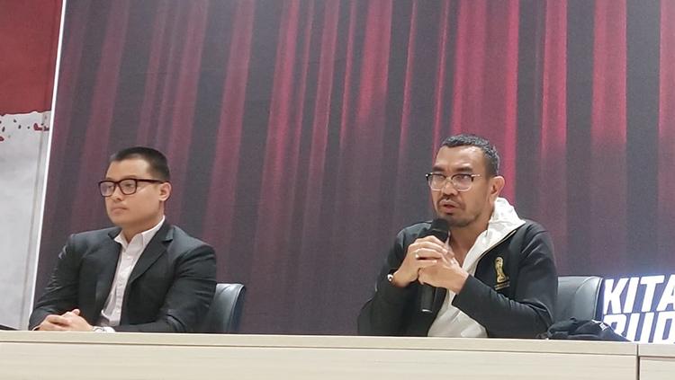 Pangerang Siahaan dan Arya Sinulingga saat menggelar konferensi pers pengumuman nasib drawing Piala Dunia U-20 2023 di Bali.