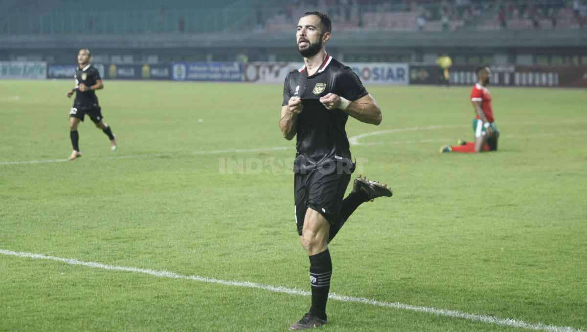 Selebrasi Jordi Amat usai cetak gol kedua Timnas Indonesia ke gawang Burundi.