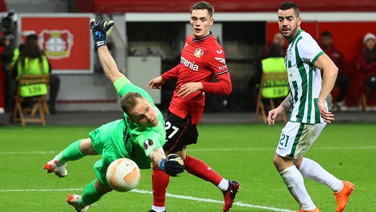 Florian Wirtz (tengah) di laga Bayer Leverkusen vs Ferencvaros. (Foto: REUTERS/Wolfgang Rattay)