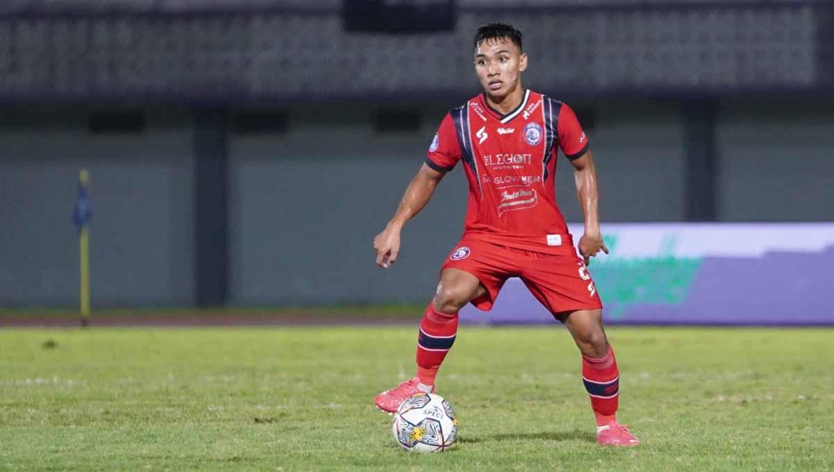 Pemain Arema FC Arkhan Fikri pada laga Liga 1 antara Persita Tangerang vs Arema FC di Stadion Indomilk Arena (Tangerang), Sabtu (01/04/23). (Foto: MO Arema FC) - INDOSPORT