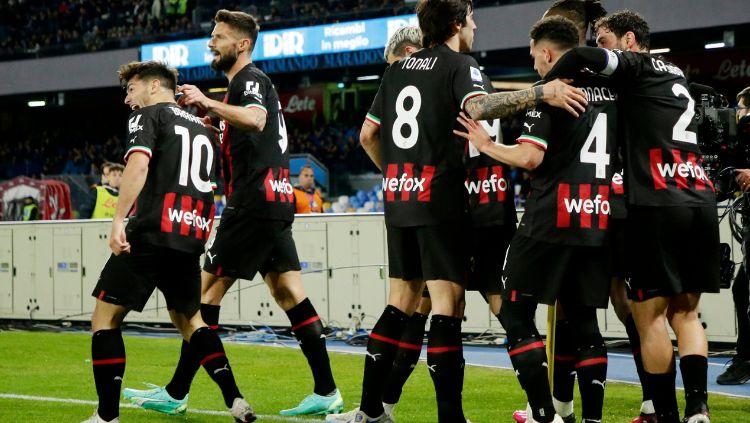 Rontoknya skuad Napoli dengan cederanya Giovanni Simeone buat AC Milan full senyum jelang leg pertama babak perempat final Liga Champions. - INDOSPORT