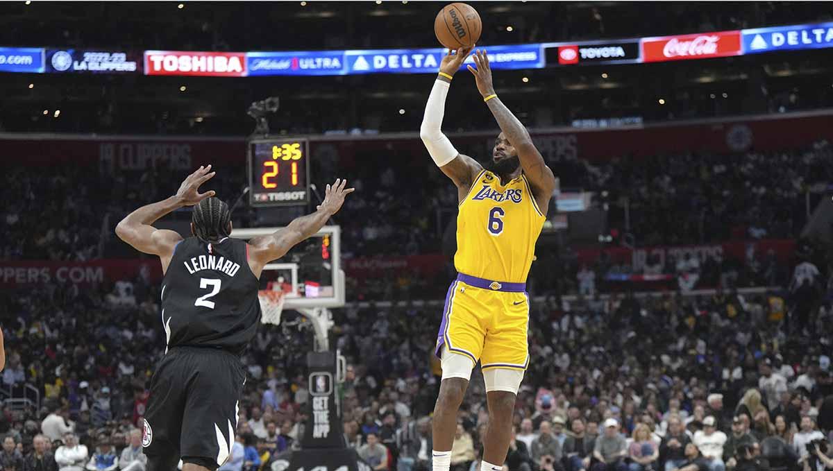 Rekap hasil pertandingan play-off putaran pertama NBA 2023, LA Lakers menang lagi. Sementara itu, Milwaukee Bucks harus kejegal Miami Heat. (Foto: REUTERS/Kirby Lee - INDOSPORT