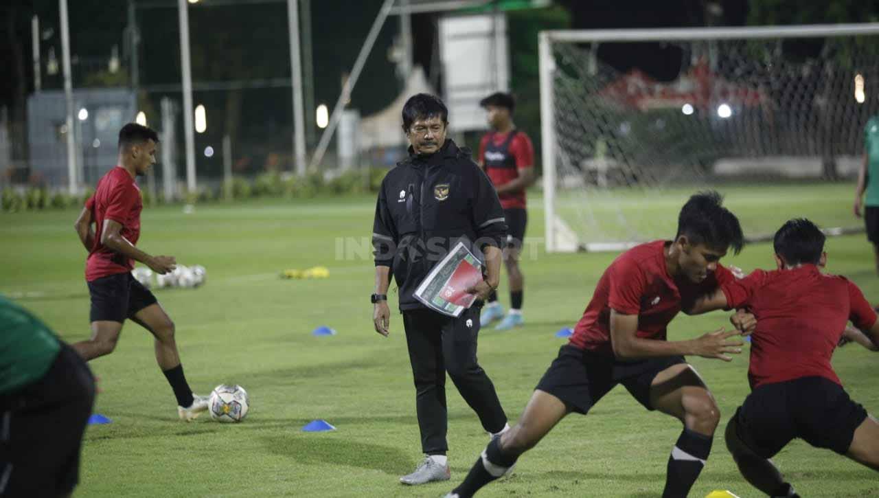 Latihan Timnas Indonesia U-22 sebagai persiapan menuju SEA Games 2023 di Lapangan Senayan, Jakarta, Rabu (05/04/23).