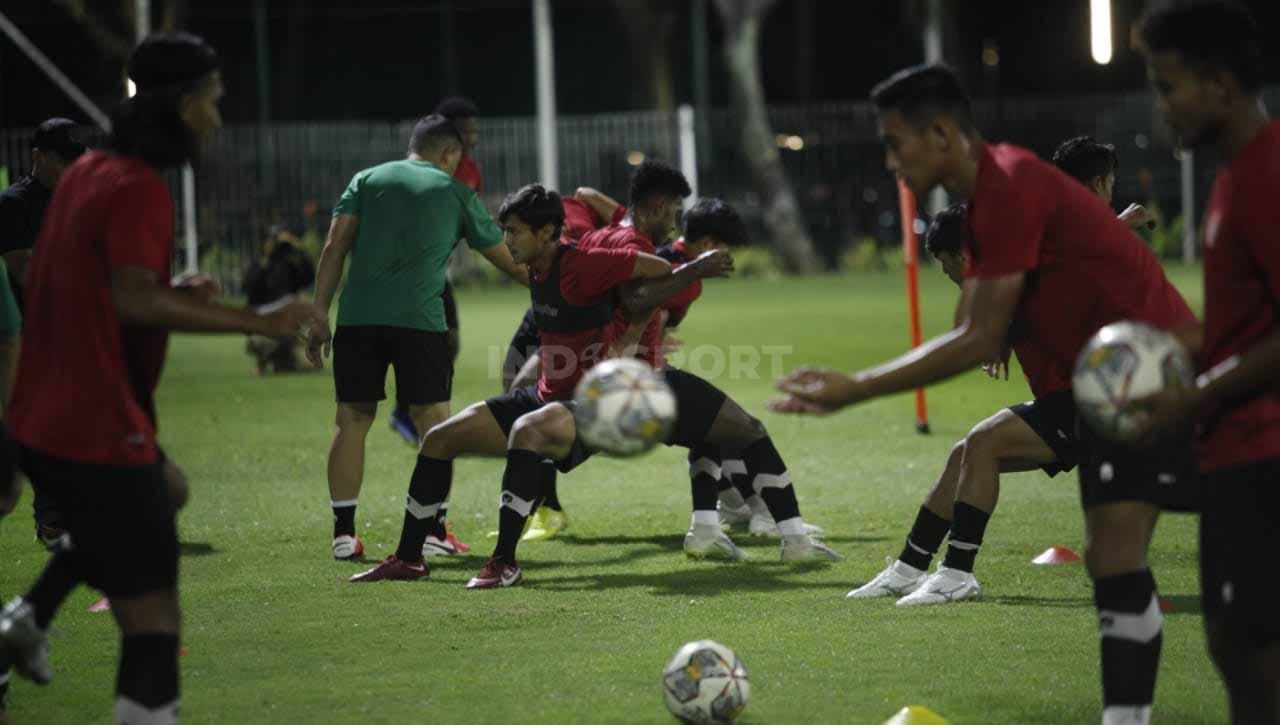 Latihan Timnas Indonesia U-22 sebagai persiapan menuju SEA Games 2023 di Lapangan Senayan, Jakarta, Rabu (05/04/23).