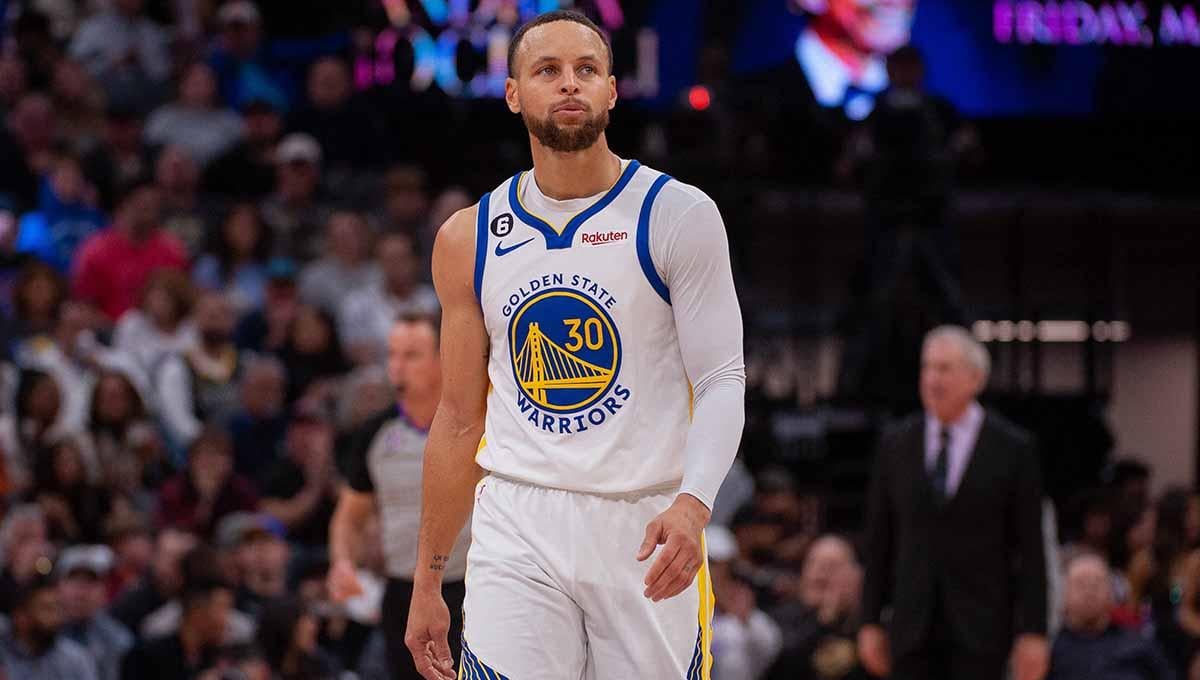 Pebasket Golden State Warriors, Stephen Curry di pertandingan NBA antara Portland Trail Blazers vs Golden State Warriors. (Foto: REUTERS/Ed Szczepanski) Copyright: REUTERS/Ed Szczepanski