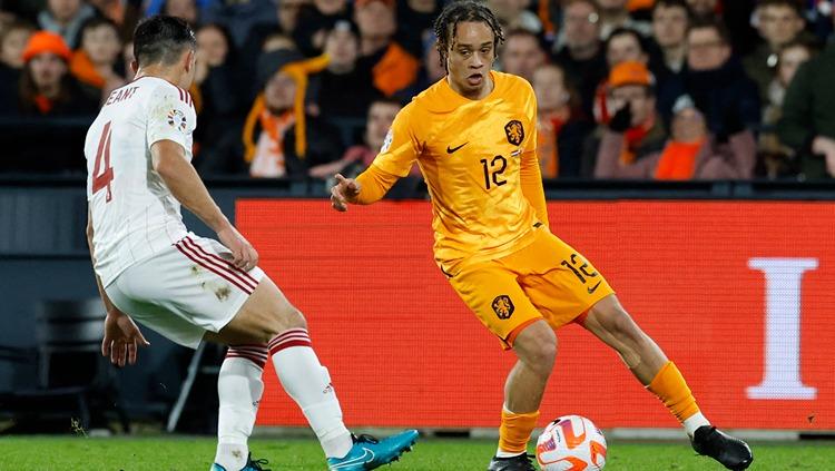 Aksi Xavi Simons di laga Belanda vs Gibraltar (28/03/23). (Foto: REUTERS/Piroschka Van De Wouw)