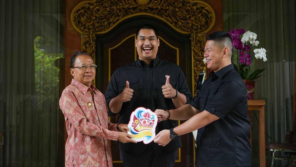 Menpora Dito Ariotedjo, Gubernur Bali Wayan Koster, dan Ketua Komite Olimpiade Indonesia (NOC Indonesia) Raja Sapta Oktohari di Rumah Dinas Gubernur Bali, Jumat (14/04/23). (Foto: NOC Indonesia/M Rifqi)