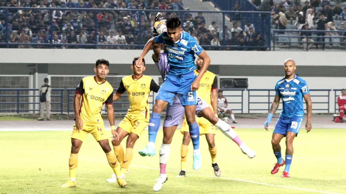 Tanpa diduga laga pekan terakhir Liga 1 2022/2023 antara Persib Bandung vs Persikabo 1973 pada Sabtu (15/04/23) malam WIB berakhir dengan skor telak 1-4.