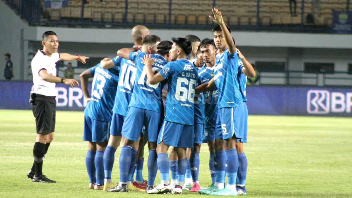 Pertandingan Persib Bandung vs Persikabo 1973, di Stadion Gelora Bandung Lautan Api (GBLA), Kota Bandung, Sabtu (15/04/23).