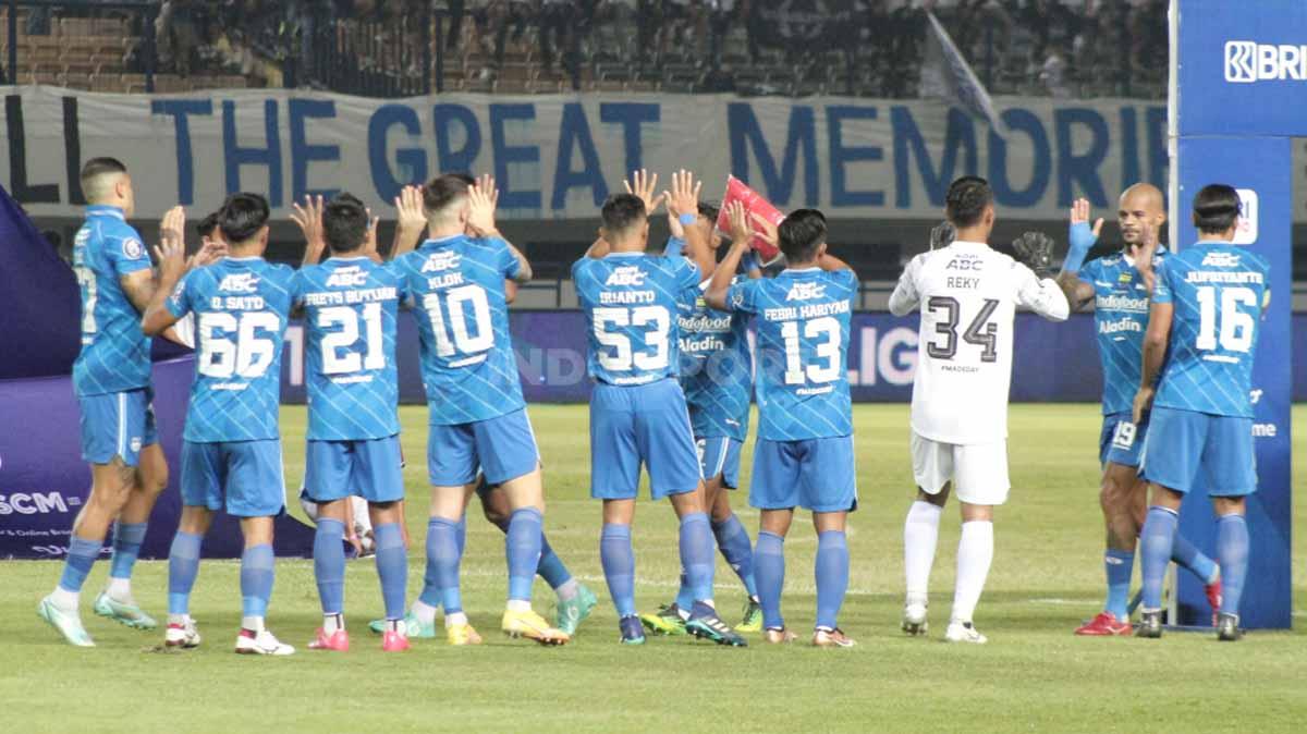 Pertandingan Persib Bandung vs Persikabo 1973, di Stadion Gelora Bandung Lautan Api (GBLA), Kota Bandung, Sabtu (15/04/23).