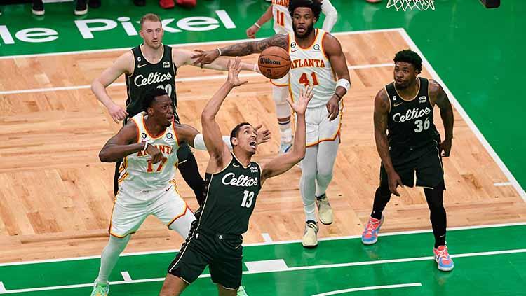 Boston Celtics sukses menekuk Atlanta Hawks di hadapan para pendukungnya sendiri di TD Garden, Boston, Minggu (16/04/23) pagi WIB