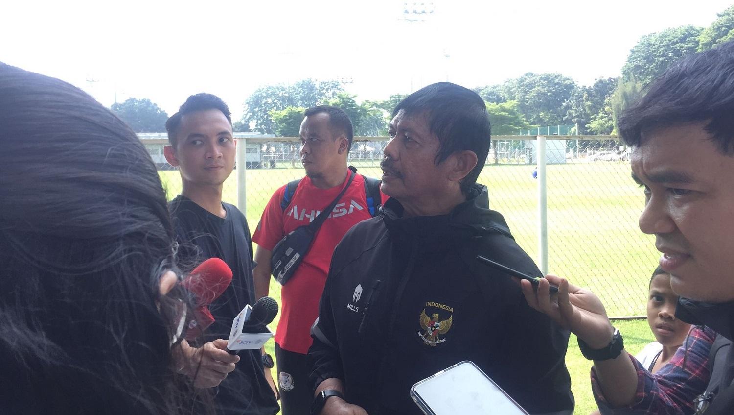 Pelatih Timnas Indonesia U-22, Indra Sjafri, memberikan keterangan kepada media jelang SEA Games 2023, Senin (24/04/23). .
