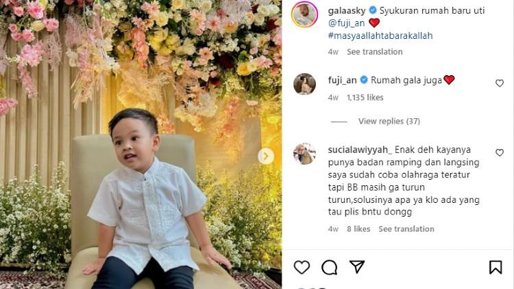 Gala Sky, putra mendiang Vanessa Angel dan Bibi Andiansyah, tumbuh menggemaskan dengan meniru jejak orang tuanya geluti olahraga golf. Potretnya banjir pujian.
