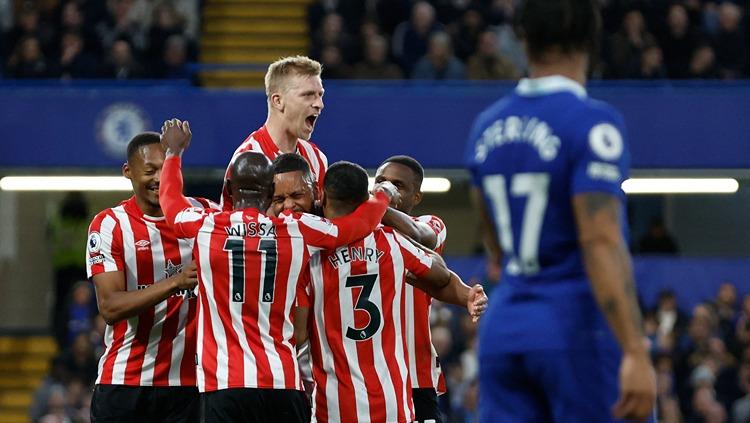 Selebrasi pemain Brentford saat mencetak gol ke gawang Chelsea di pekan ke-33 Liga Inggris. Reuters/Peter Cziborra Copyright: Reuters/Peter Cziborra