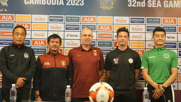 Prematch presconference para negara peserta grup A cabor sepak bola SEA Games 2023, Jumat (28/03/23). Timnas Indonesia U-22 akan berhadapan dengan Filipina di laga perdana pada Sabtu (29/03/23) malam. Foto: PSSI