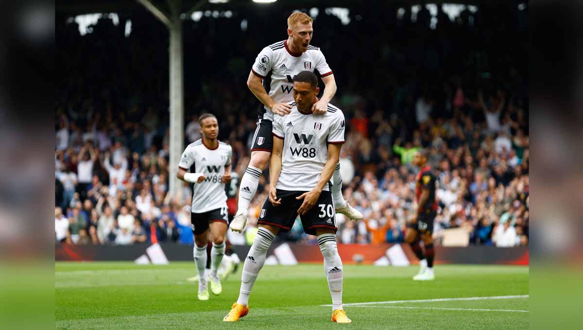 Selebrasi pemain Carlos Fulham Vinicius merayakan gol pertama mereka dengan Harrison Reed di Liga Inggris, Minggu (30/04/23). (Foto: Reuters/Peter Cziborra) Copyright: Reuters/Peter Cziborra