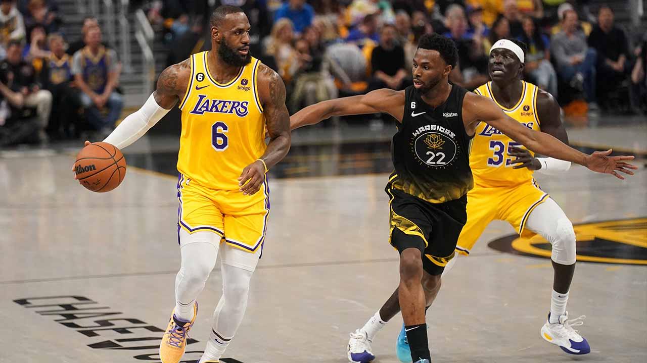 Pebasket Los Angeles Lakers LeBron James dilaga NBA antara Golden State Warriors vs Los Angeles Lakers. (Foto: REUTERS/Cary Edmondson)