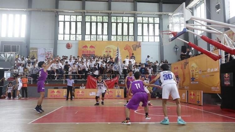Turnamen bola basket antar pelajar SMAN/Sederajat, Red Bull Basketball Championships 2023  seri Pekanbaru sudah mendapatkan 2 tim yang lolos ke babak final. - INDOSPORT